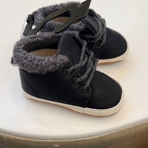 Old Navy Black Kids Lace-Up Booties with Gray Knit Collar